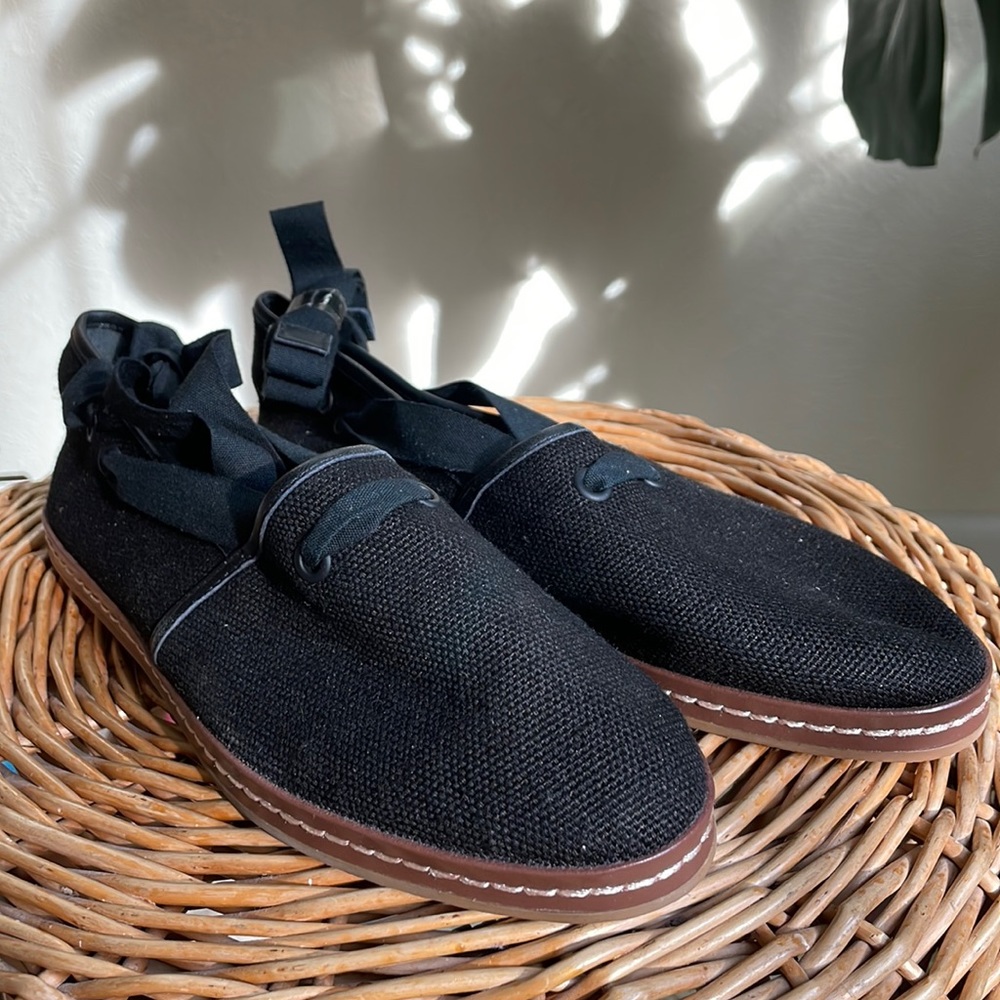 NEW Vince beautiful black ankle wrap flats